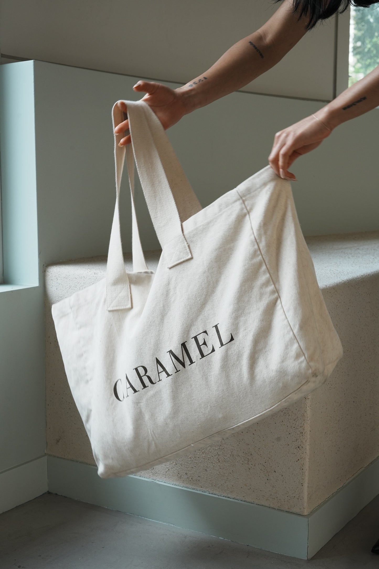 CARAMEL ESSENTIAL TOTE