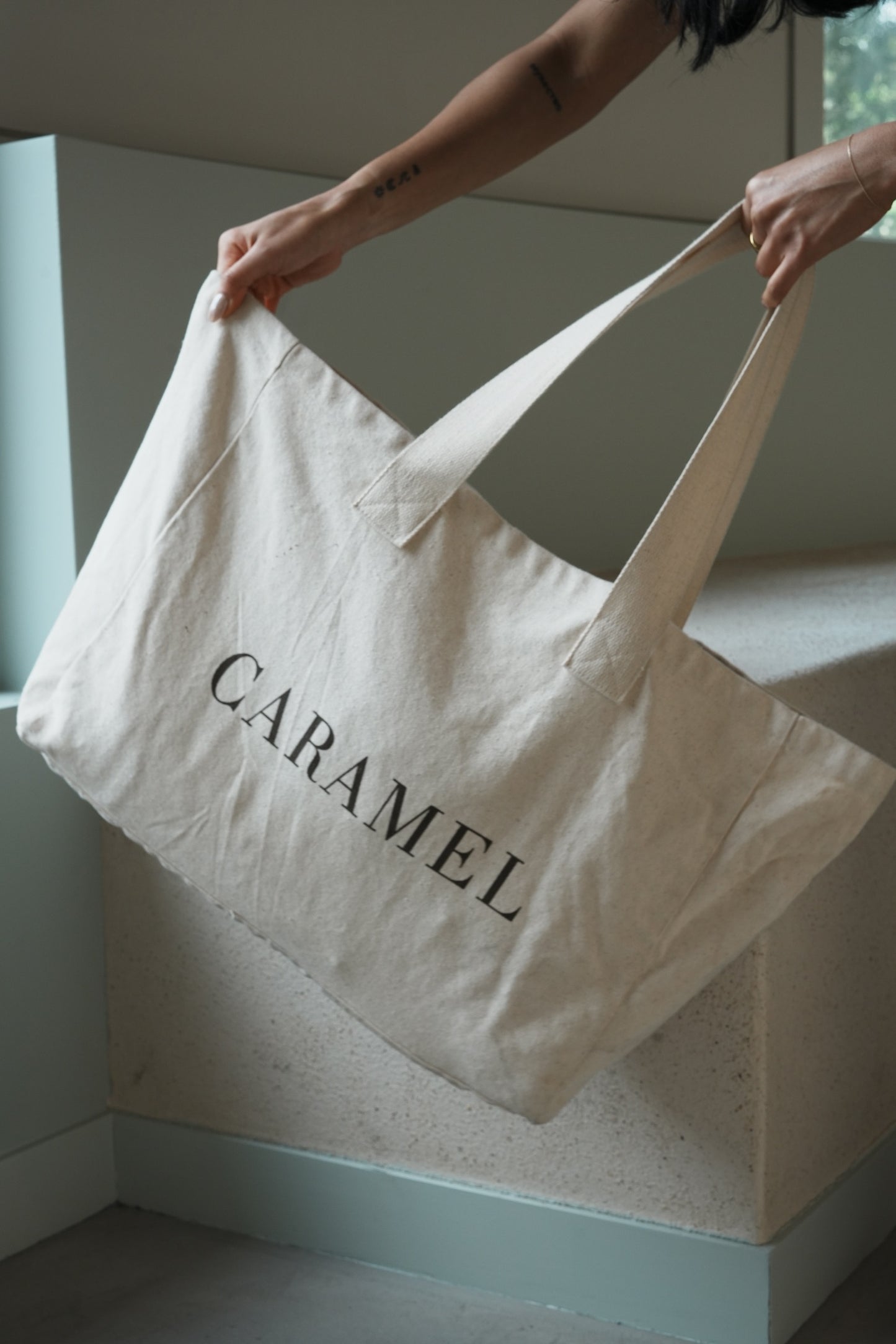CARAMEL ESSENTIAL TOTE